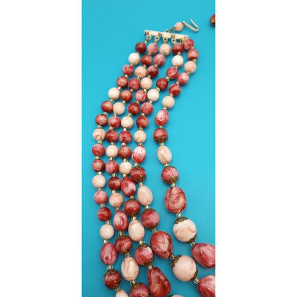 Vintage 5 Strand Beaded Choker Necklace Cranberry Red White Marble Hong Kong - Picture 2 of 8